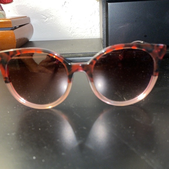 Valentino Sunglasses - Picture 4 of 7